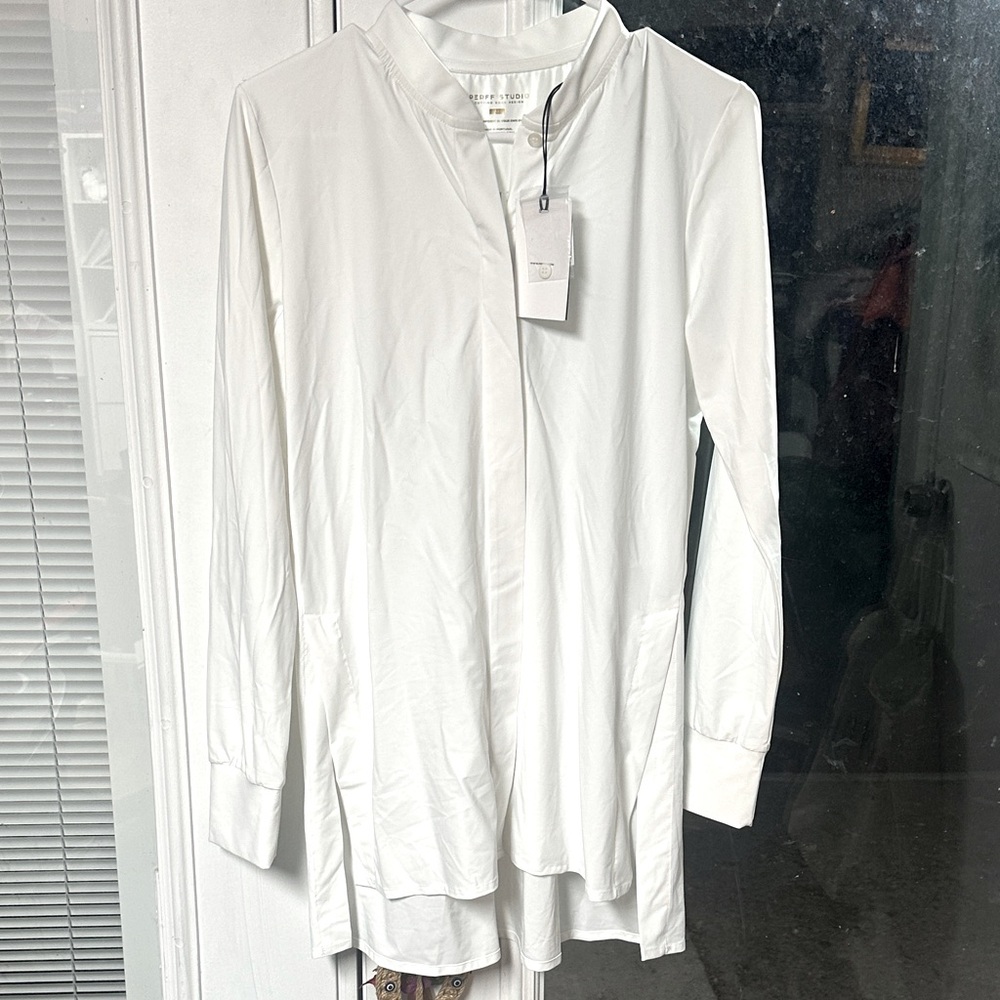 NWT. PERFF Studio White Long Sleeve Dream Higher Shirt.Performance fabric size M
